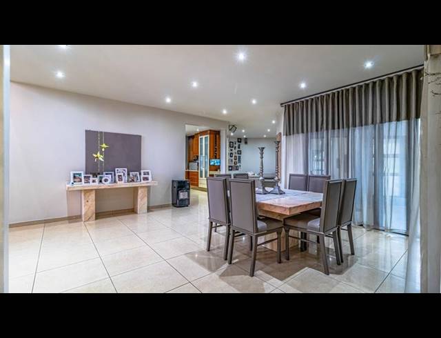 4 BEDROOM HOUSE FOR SALE IN DOWERGLEN EXT 5